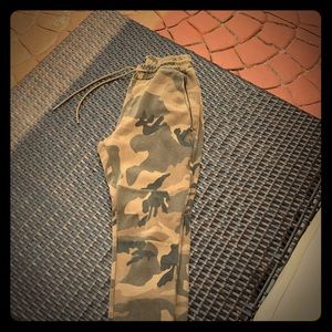 Pantalones y camisetas